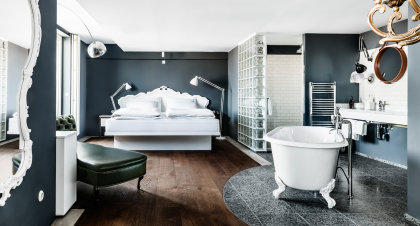 Spacious suite with fine wooden floorboards and Terrazzo floor.